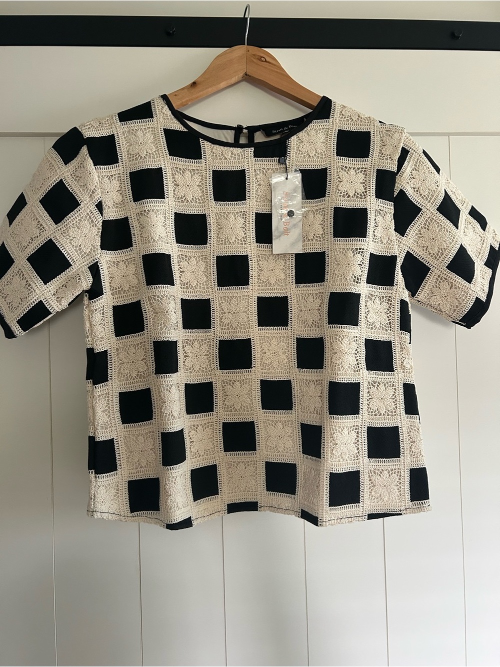 NWT Strut & Bolt Los Angeles Women’s Black and Cream Crochet Square-Block Top
